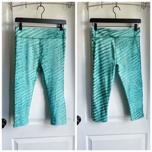Under Armur compression crop leggings